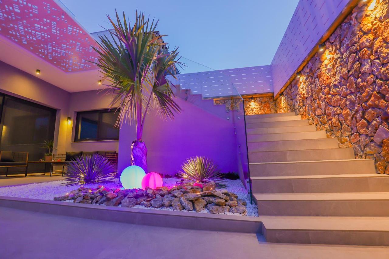 Compass Luxury Villaer *